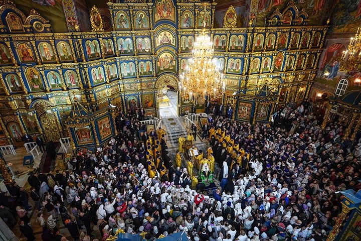 Предстоятель Русской Православной Церкви совершил молебен в Успенском кафедральном соборе Астаны