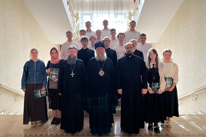 Состоялась встреча митрополита Александра со студентами, поступившими в Алма-Атинскую семинарию в текущем году