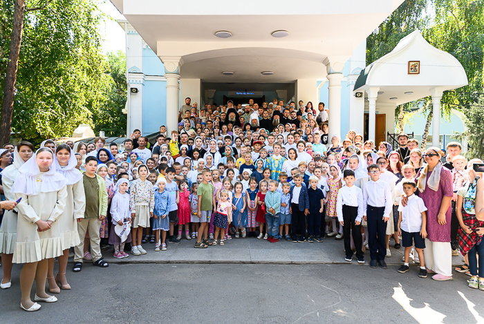 В Казанском соборе Алма-Аты состоялась детская Божественная Литургия, приуроченная к началу учебного года