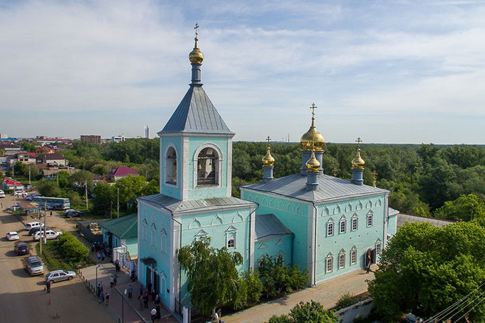 В день памяти преподобного Алексия, человека Божия, Глава Митрополичьего округа совершил Литургию в Михаило-Архангельском соборе Уральска