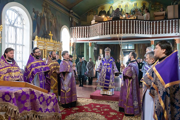 Митрополит Александр совершил Литургию, завершившую собой дни Святой Четыредесятницы, в старейшем храме Нур-Султана 