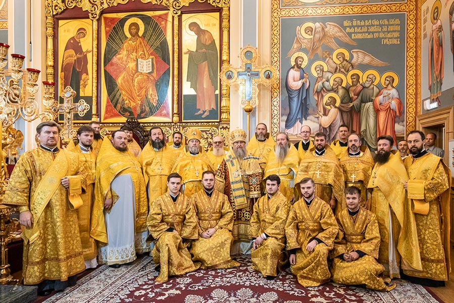 В день памяти благоверного князя Александра Невского и преподобного Александра Свирского митрополит Астанайский и Казахстанский Александр совершил Литургию в главном храме Южной столицы 