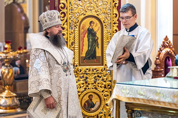 Служение викариев Астанайской епархии в праздник Преображения Господня