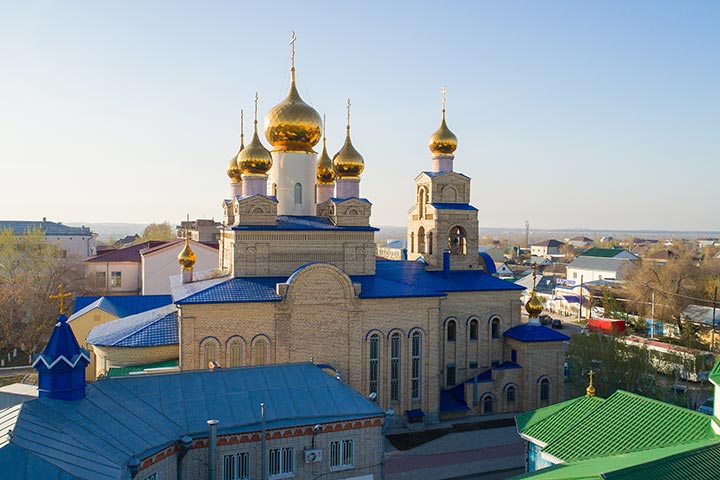 В канун Антипасхи Глава Казахстанского Митрополичьего округа совершил всенощное бдение в Константино-Еленинском соборе Костаная