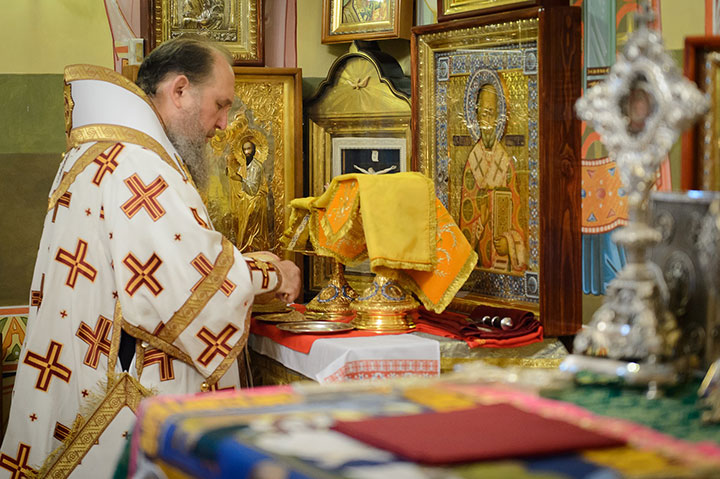 В день памяти преподобных Нектария Оптинского и Амфилохия Почаевского митрополит Александр совершил Литургию в домовом храме своей резиденции в Алма-Ате