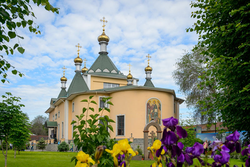 Служение епископа Нектария в попразднство Успения Пресвятой Богородицы 