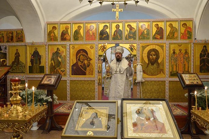 В поселке Боралдай Алма-Атинской области ночным богослужением отметили престольный праздник Свято-Митрофаниевского храма