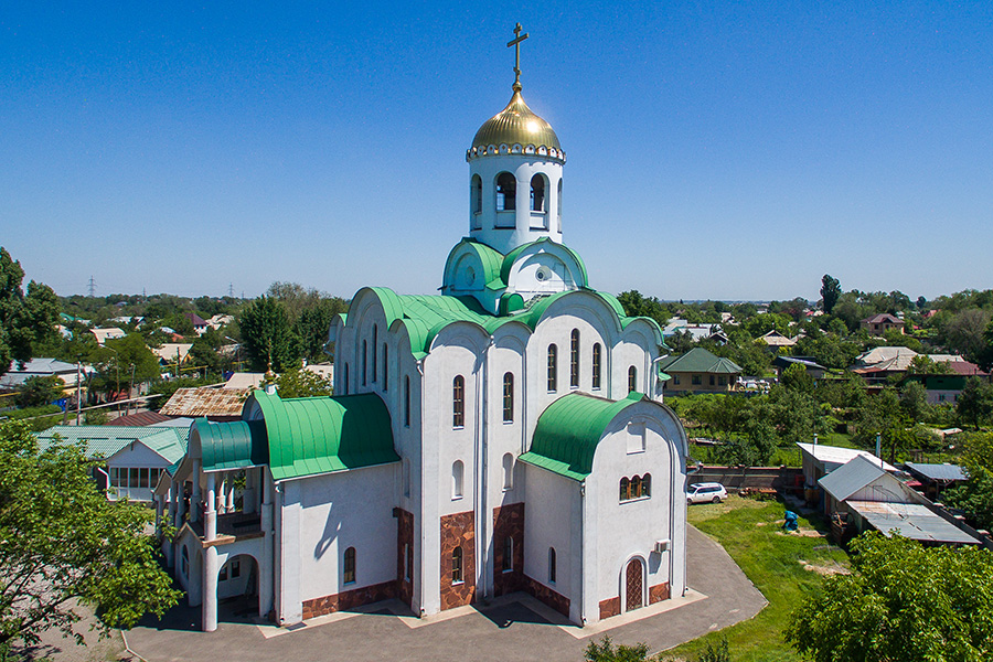 В день памяти всех Афонских святых Глава Православной Церкви Казахстана совершил Литургию в Успенском храме микрорайона Кемел