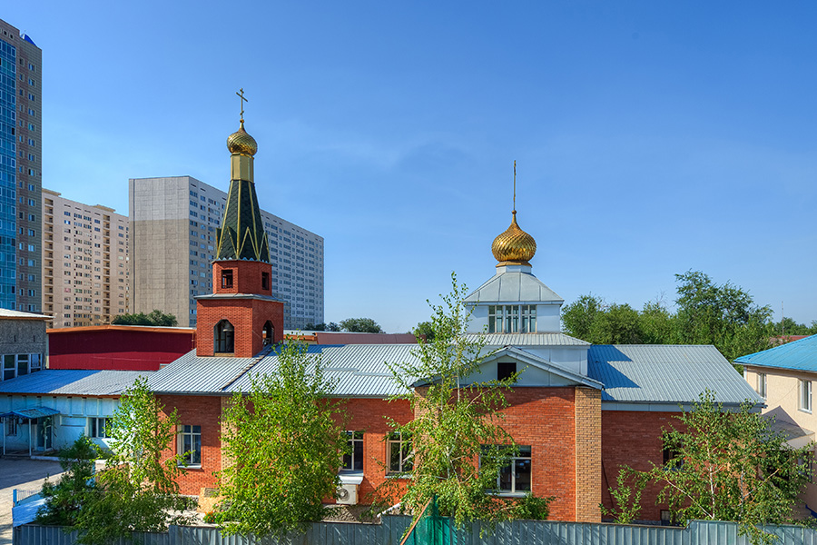 Празднование в честь иконы Божией Матери «Живоносный источник». Глава Митрополичьего округа совершил Литургию в Скорбященском храме Алма-Аты