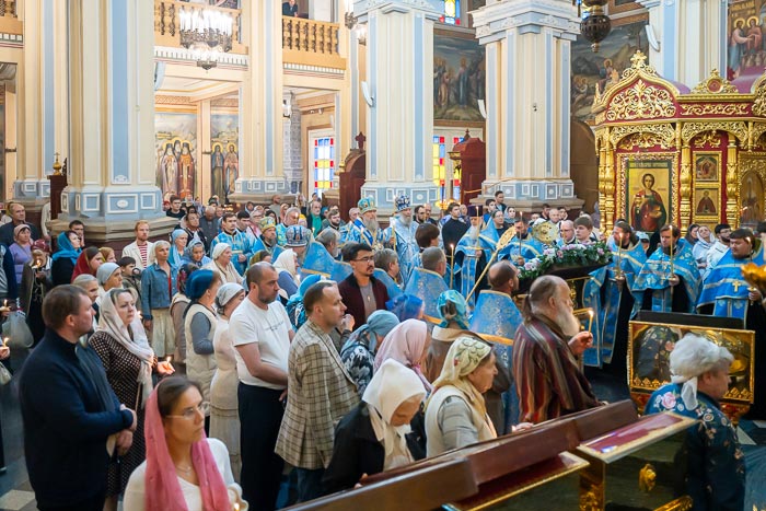 В канун праздника Рождества Пресвятой Богородицы Глава Митрополичьего округа совершил всенощное бдение в Вознесенском соборе Алма-Аты