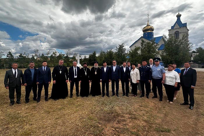 В рамках подготовки Первосвятительского визита Святейшего Патриарха Кирилла в Казахстан митрополит Александр провел рабочую встречу с казахстанскими парламентариями