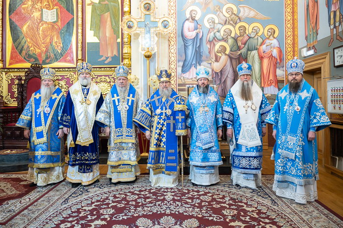 В праздник Феодоровской иконы Божией Матери митрополит Александр совершил Литургию в главном храме Алма-Аты