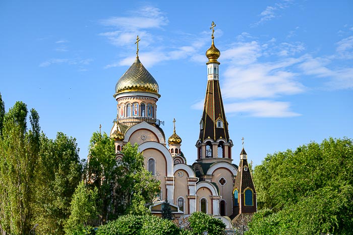 В праздник преподобномучеников Серафима и Феогноста Алма-Атинских митрополит Александр совершил Литургию в Крестовоздвиженском храме Южной столицы