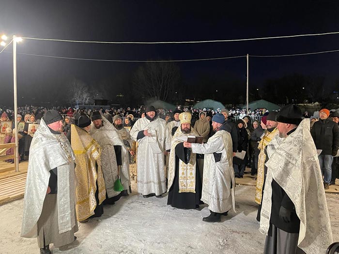 Празднование Богоявления в Астане. В крещенских купаниях в казахстанской столице приняли участие более 15 000 человек