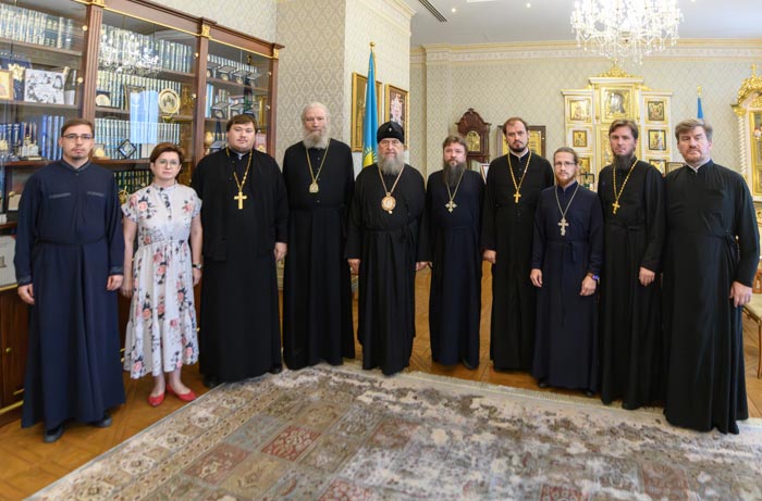 В преддверии нового учебного года митрополит Александр провел рабочее совещание с администрацией Алма-Атинской семинарии