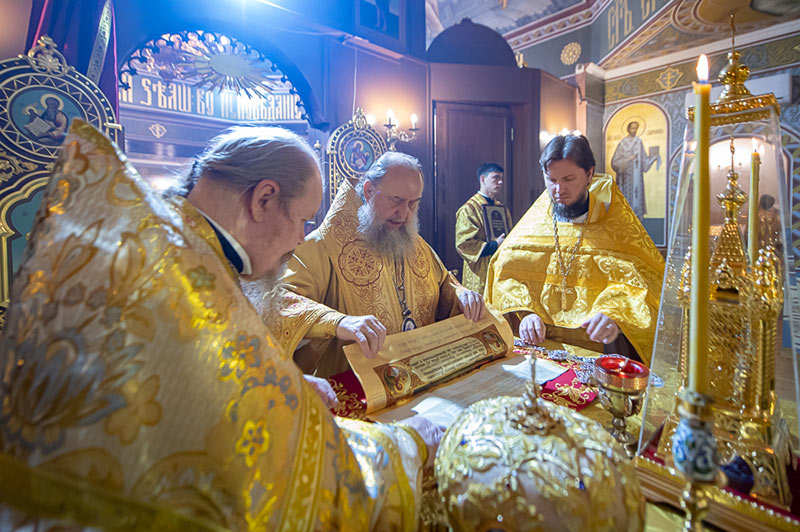 В день памяти апостола Тимофея митрополит Александр совершил Литургию в Матронинском храме Алма-Аты