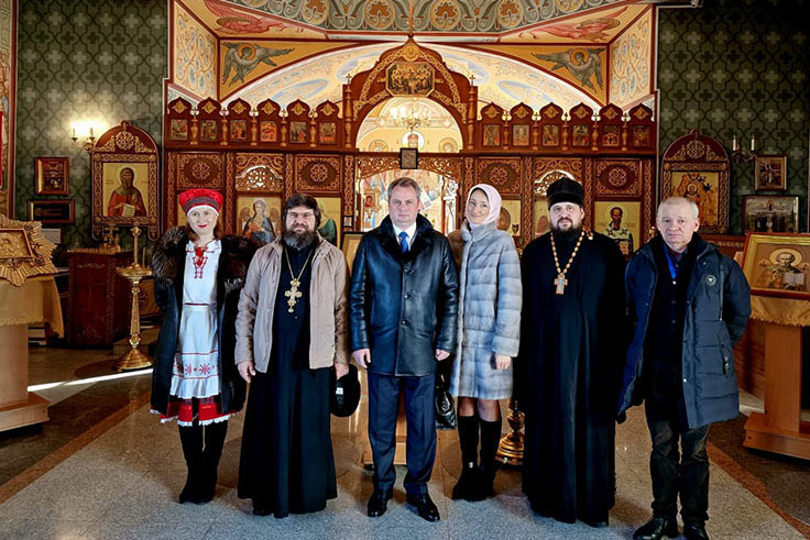 Никольский храм и детский дом «Светоч» в поселке Малотимофеевка посетил посол Белоруссии П.В. Утюпин