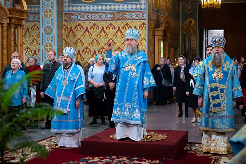 Празднование в честь Иверской иконы Божией Матери. Митрополит Александр совершил Литургию в Иверско-Серафимовском монастыре Алма-Аты