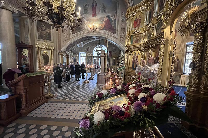 В день памяти преподобного Сергия Радонежского митрополит Александр совершил Литургию в Представительстве Православной Церкви Казахстана в Москве