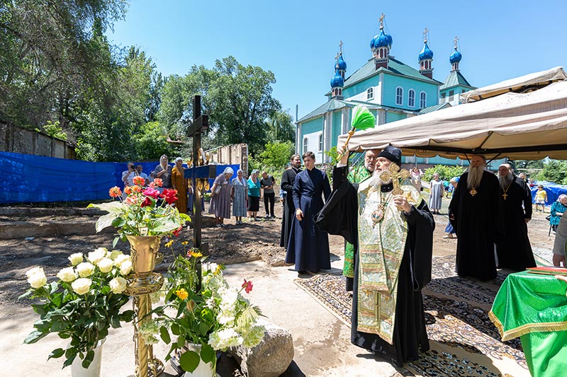 Митрополит Александр совершил закладку духовно-просветительского центра во имя священномучеников Иоанна и Константина Талгарских