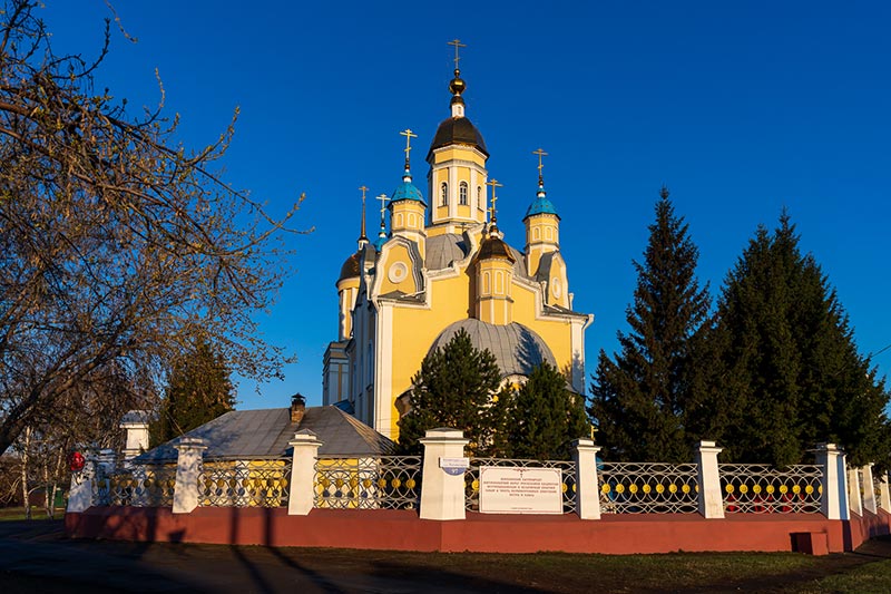 Во вторник Светлой седмицы митрополит Александр совершил Литургию в Петропавловском храме столицы Северного Казахстана