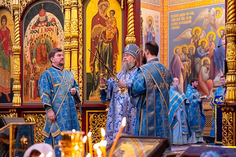 Благовещение Пресвятой Богородицы. Митрополит Астанайский и Казахстанский Александр совершил Литургию в главном храме Алма-Аты