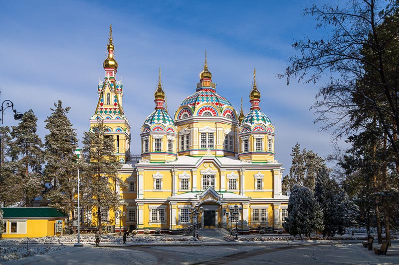 За воскресной Литургией в Вознесенском соборе Алма-Аты митрополичий хор исполнил песнопения на музыку великого русского композитора П.И. Чайковского