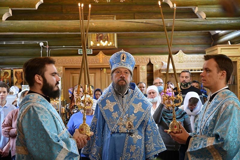 Служение викариев Астанайской епархии в праздник Рождества Пресвятой Богородицы