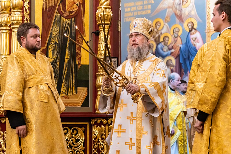 В день памяти преподобных Сергия и Германа Валаамских митрополит Александр совершил Литургию в Вознесенском кафедральном соборе Южной столицы