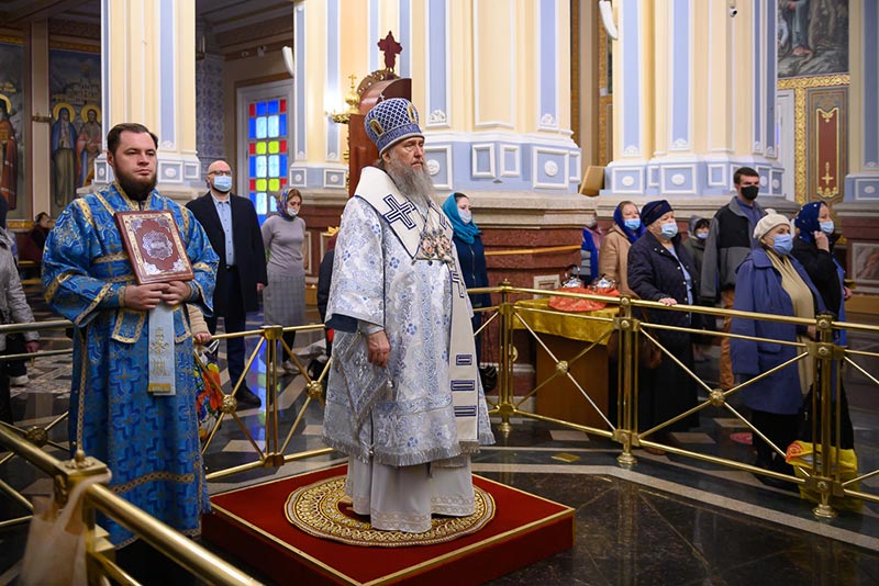 Праздник Казанской иконы Пресвятой Богородицы. Митрополит Александр совершил Литургию в Вознесенском кафедральном соборе Алма-Аты