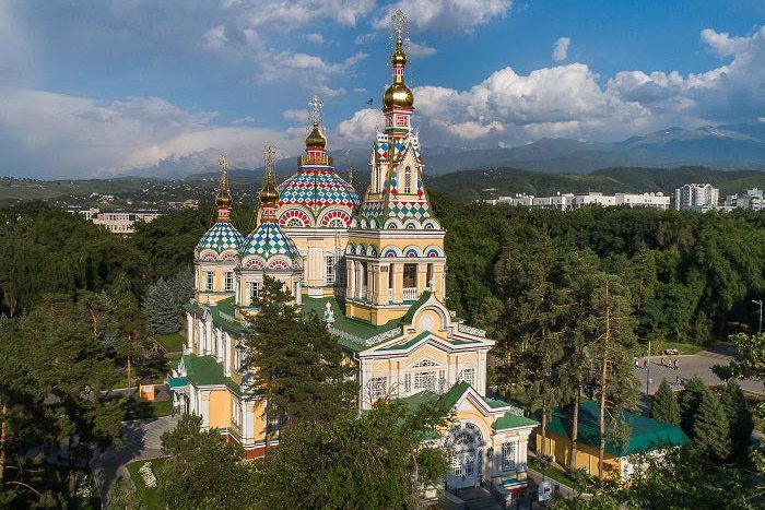 В канун дня памяти святого князя Александра Невского и преподобного Александра Свирского митрополит Александр возглавил всенощное бдение в Вознесенском соборе Алма-Аты 