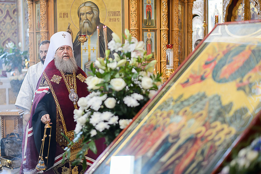 В канун праздника Вознесения Господня митрополит Александр совершил всенощное бдение в Иверско-Серафимовском монастыре Алма-Аты