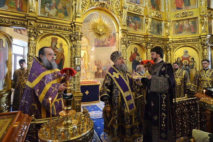 Второе воскресенье Великого поста. Митрополит Александр совершил Литургию в храме представительства Казахстанского Митрополичьего округа в Москве