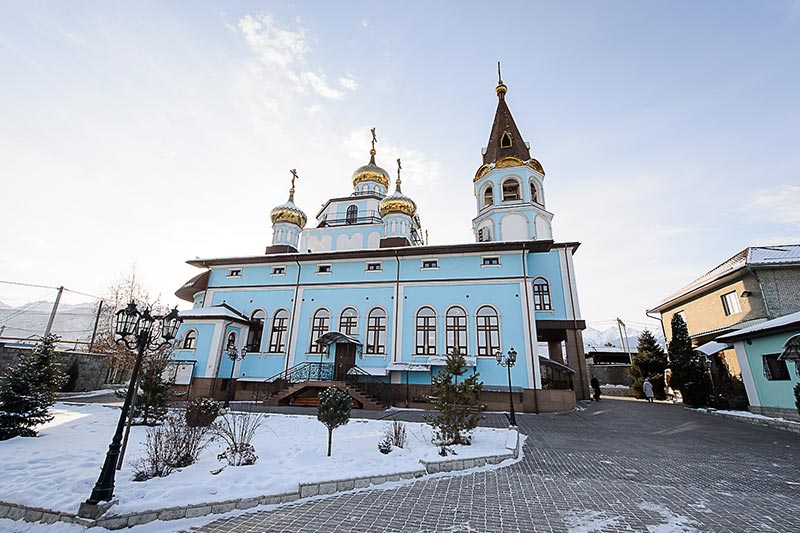 В неделю перед Богоявлением Глава Казахстанского Митрополичьего округа совершил Литургию в Петропавловском храме Алма-Аты