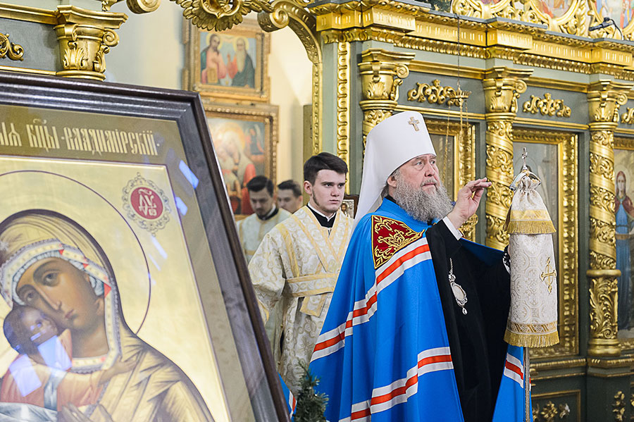 Собор Пресвятой Богородицы. Праздничную Литургию в Покровском храме Алма-Аты возглавил митрополит Астанайский и Казахстанский Александр