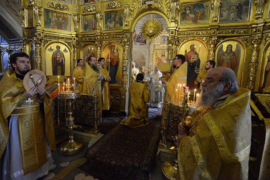 В воскресный день, предшествующий Рождественскому посту, Глава Православной Церкви Казахстана совершил Литургию в Представительстве Митрополичьего округа в Москве  