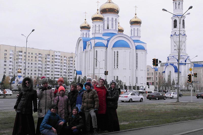 Воспитанники и педагоги Центральной воскресной школы посетили святыни Астанайской и Карагандинской епархий