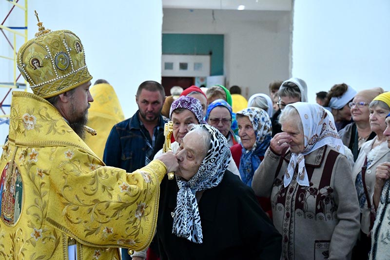 В день памяти благоверного князя Александра Невского епископ Каскеленский Геннадий совершил Литургию в Параскевинском храме Алма-Аты