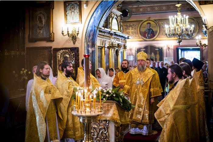 В день памяти святителя Гурия Казанского митрополит Александр совершил Литургию в храме, где почивают мощи первого архиепископа города Казани