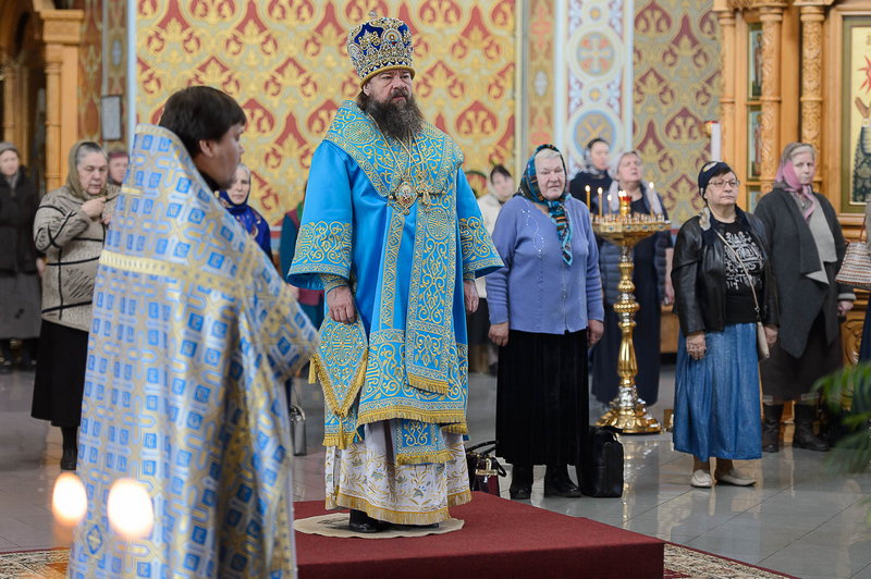 В день памяти Феодоровской иконы Божией Матери епископ Нектарий совершил Литургию в Софийском соборе Иверско-Серафимовского монастыря Алма-Аты