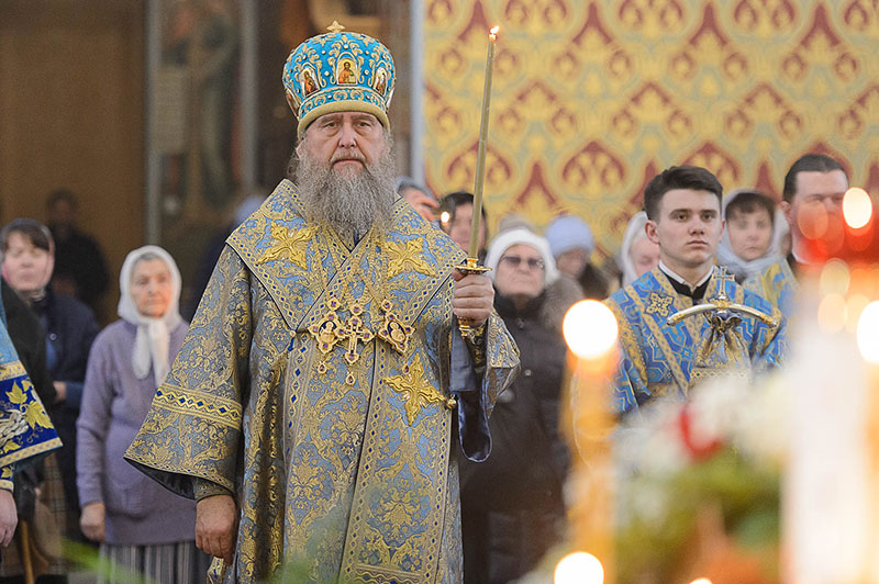 В канун праздника Сретения Господня митрополит Александр совершил всенощное бдение в Иверско-Серафимовском монастыре Алма-Аты