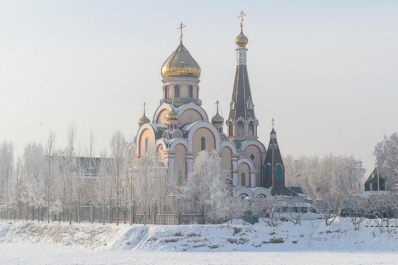 В день памяти святителя Василия Великого Глава Казахстанского Митрополичьего округа совершил Литургию в Крестовоздвиженском храме города Алма-Аты