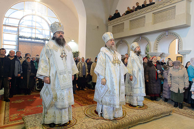 Престольный день храма в честь Собора Пресвятой Богородицы в Алма-Ате. Праздничную Литургию возглавил митрополит Астанайский и Казахстанский Александр