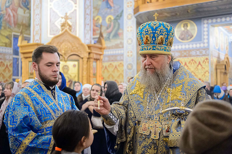 В канун праздника Введения во храм Божией Матери Глава Казахстанского Митрополичьего округа совершил всенощное бдение в Иверско-Серафимовском монастыре Алма-Аты