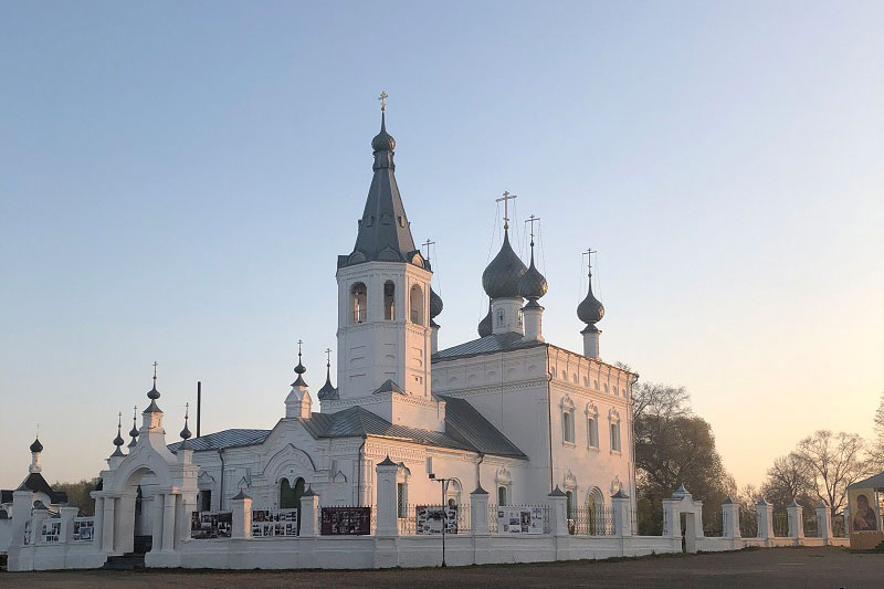 Глава Казахстанского Митрополичьего округа совершил Литургию в селе Годеново Ярославской области – месте пребывания чудотворного небоявленного Креста 