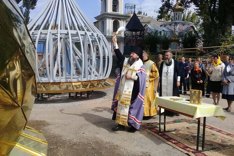 Освящены купола для строящегося Александро-Невского храма Южной столицы