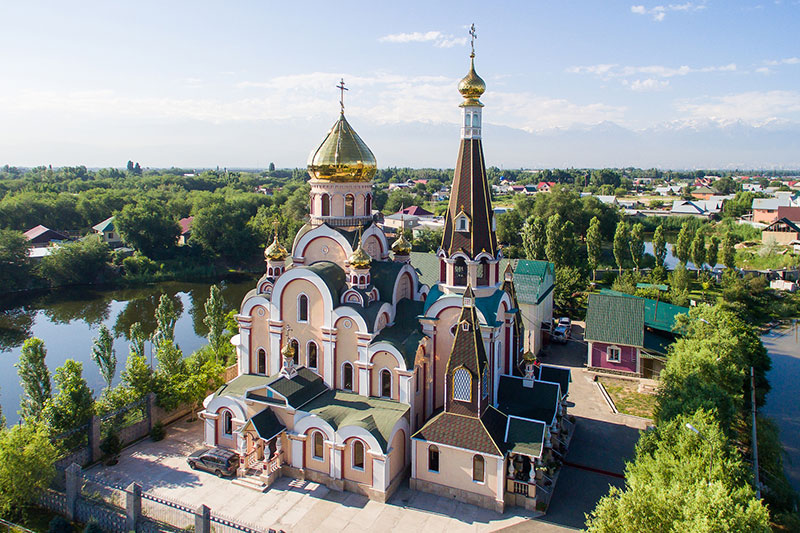 В праздник обновления храма Воскресения Христова в Иерусалиме митрополит Александр совершил Литургию в Крестовоздвиженском храме Алма-Аты