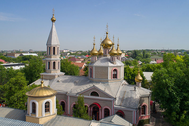 Глава Казахстанского Митрополичьего округа совершил Божественную Литургию в Никольском кафедральном соборе города Чимкента 