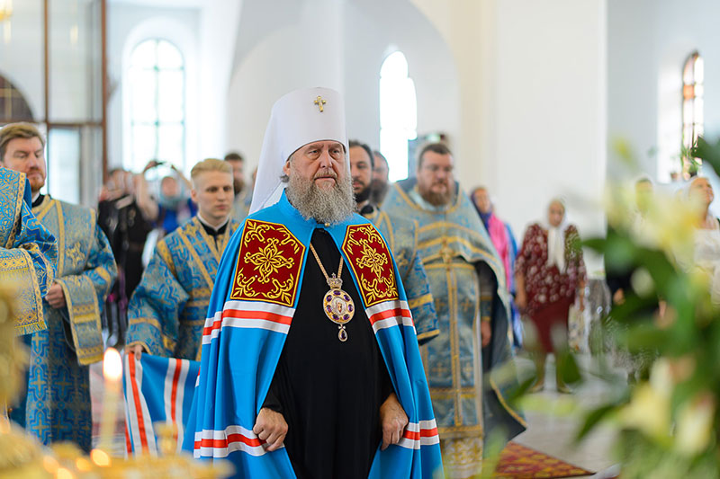 В воскресный день и попразднство Успения Пресвятой Богородицы митрополит Александр совершил Литургию в храме Христа Спасителя города Алма-Аты