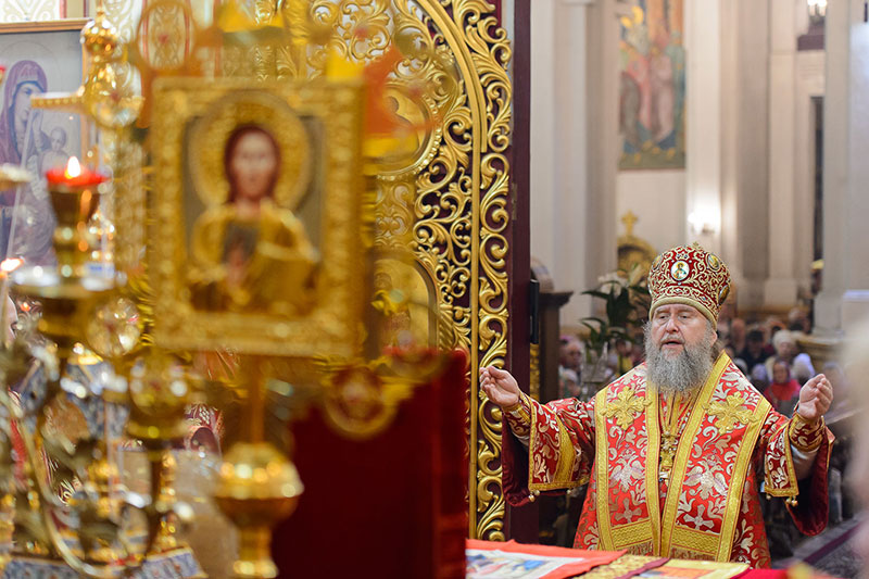 В день Радоницы митрополит Астанайский и Казахстанский Александр совершил Литургию и пасхальное поминовение усопших в Вознесенском соборе Алма-Аты